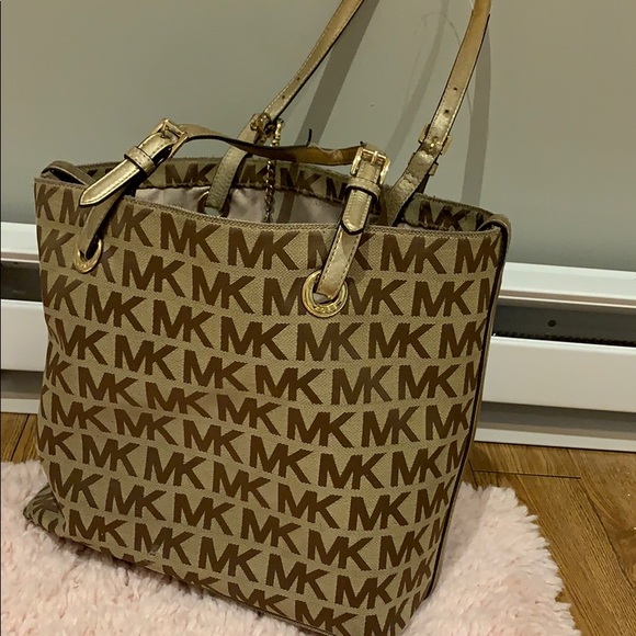 Michael Kors Handbags - Michael Kors bag